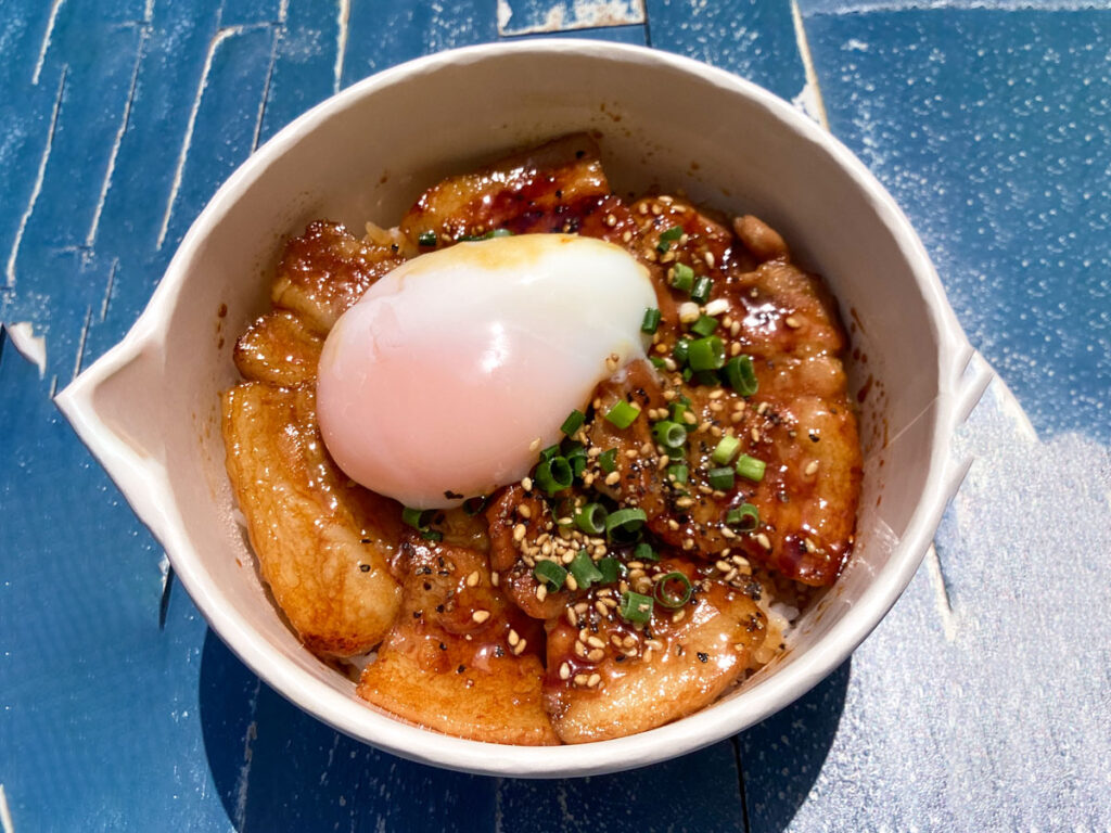 鴻巣 豚丼温玉のせ
