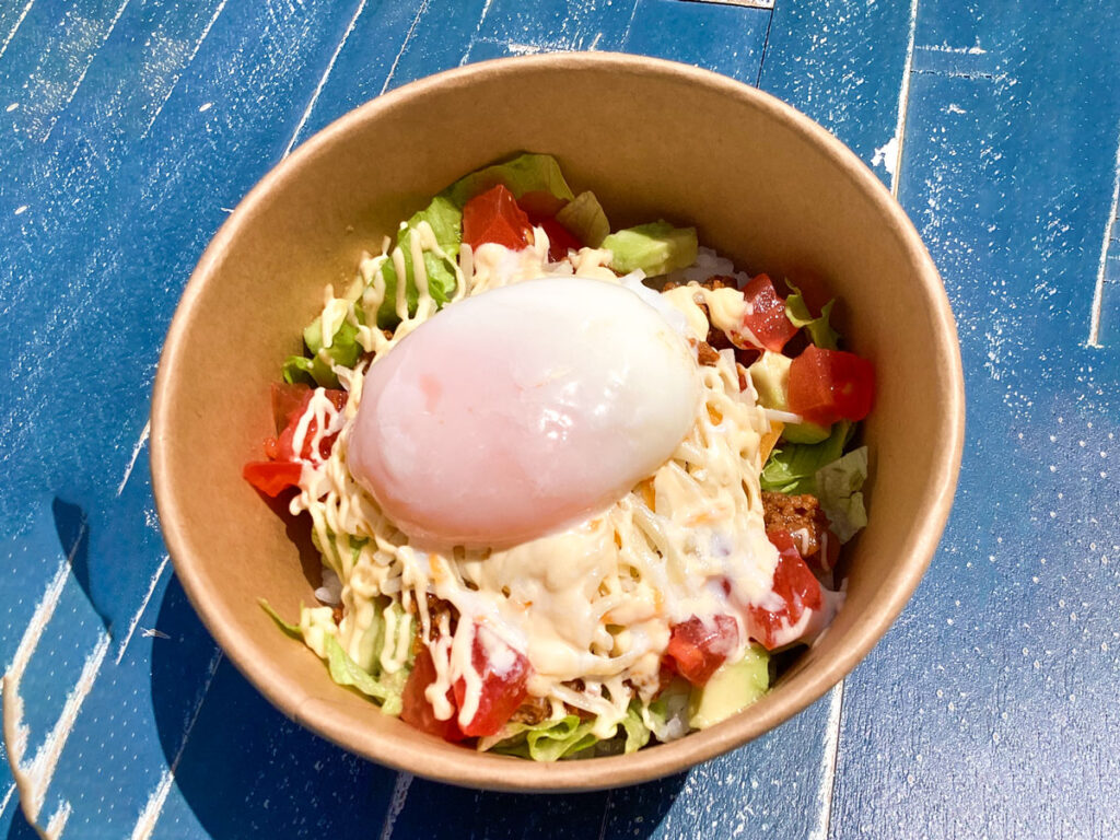 タコライス温玉のせ